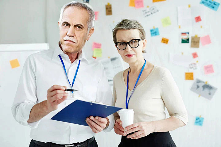 Zarządzanie i kierownictwo w życiu Prezesa Solorza to bardzo ważna rzecz. Briefingi z pracownikami przeprowadza niemal każdego dnia i słynie z ciętych i relewantnych uwag.