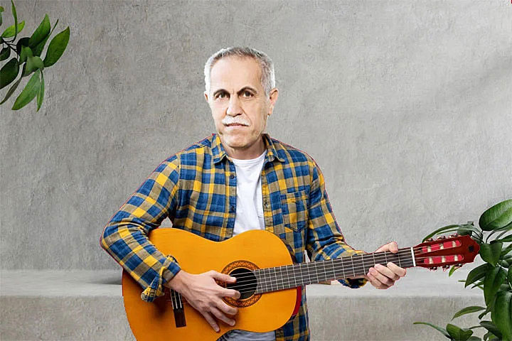 Prezes Zygmunt Solorz uwielbia grać na gitarze, jest znakomitym muzykiem, a lekcje gry pobierał u samego Carlosa Santany